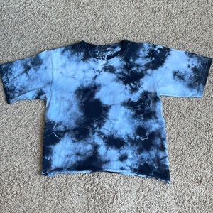 Small black and white marbles cropped tee by Chemistry.